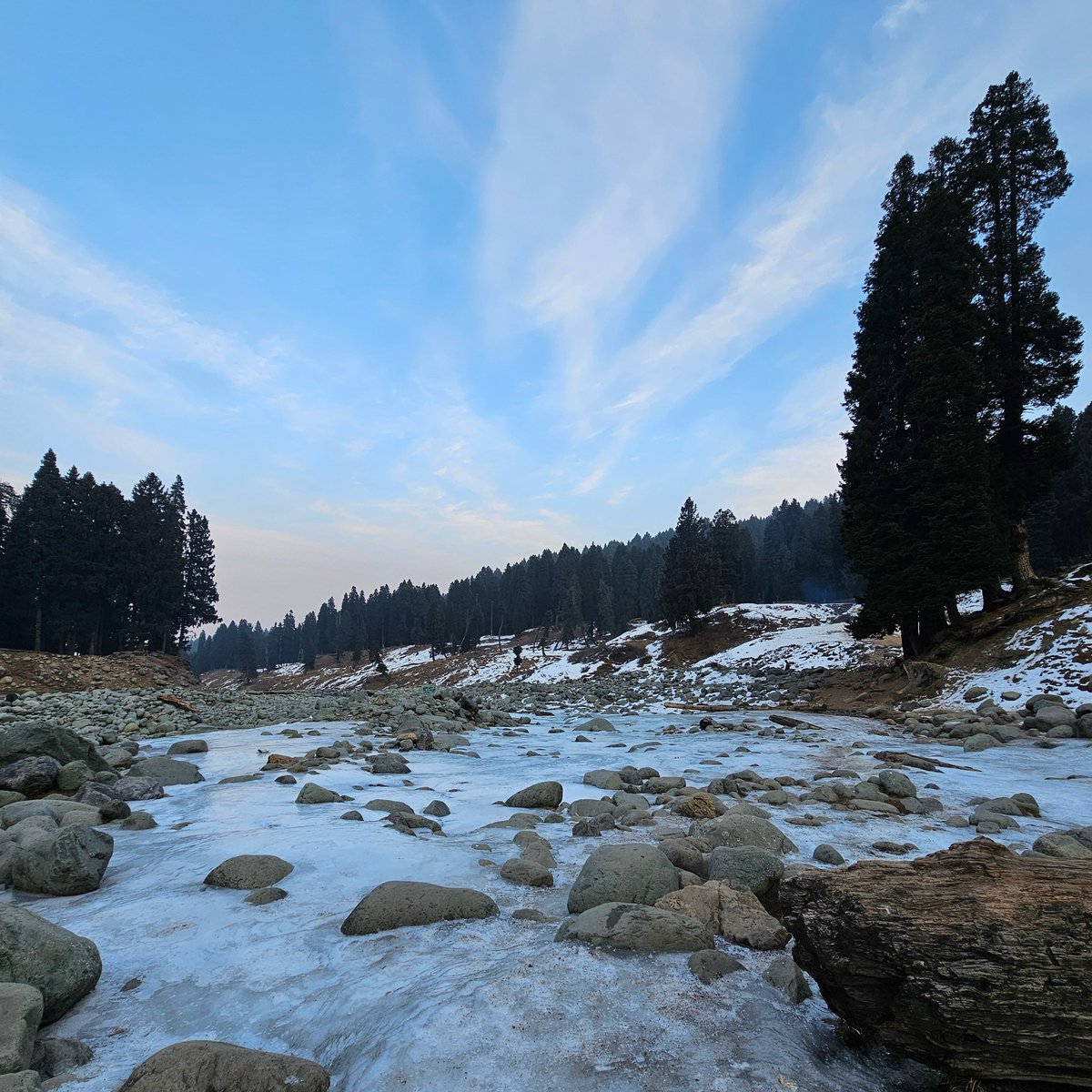 itsprateek08's tweet image. Kashmir issa vibe ❄️🥶