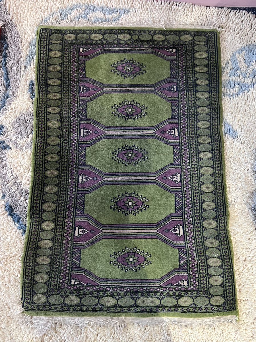 HBSmith17's tweet photo. Beautiful wool Small Persian Prayer Mat, ideal for beside a bed and only £50.00 https://t.co/J9mMVg5PcS
