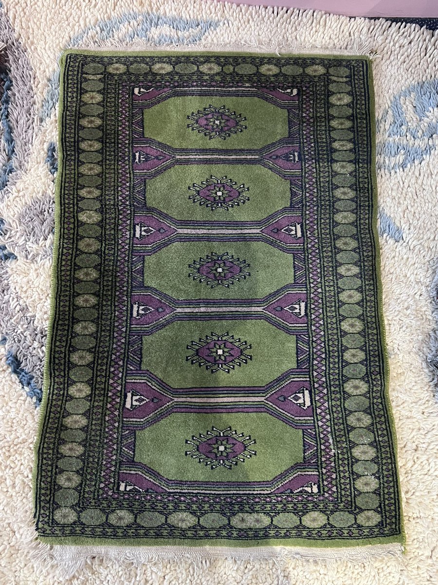 HBSmith17's tweet photo. Beautiful wool Small Persian Prayer Mat, ideal for beside a bed and only £50.00 https://t.co/J9mMVg5PcS