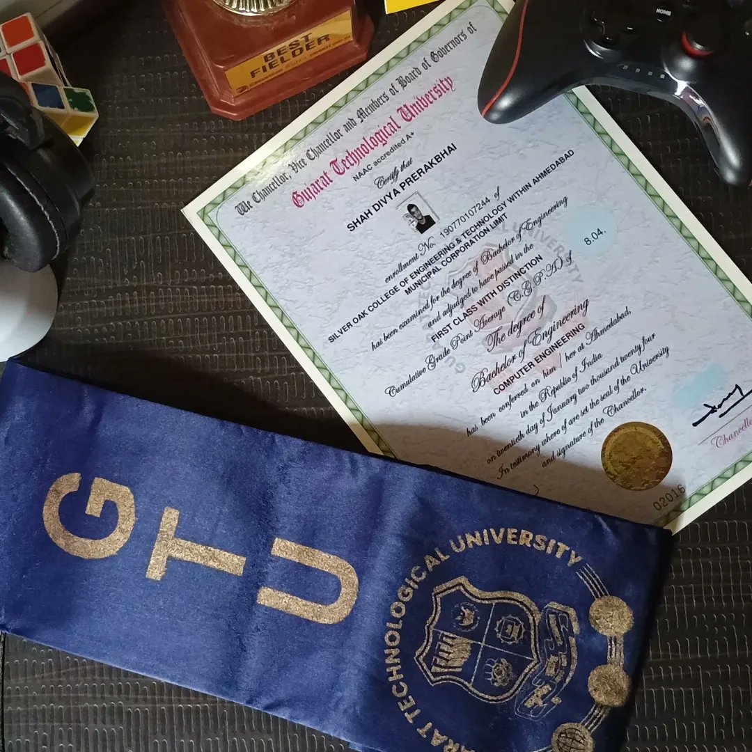 innovativedivy's tweet photo. 🎓 Officially graduated with First Class Distinction in Computer Engineering! 🚀 Thrilled to embark on new tech opportunities. 🖥️ Excited for the next chapter! 🌟 #GraduationDay #EngineerLife #NewBeginnings https://t.co/4m344oqciO
