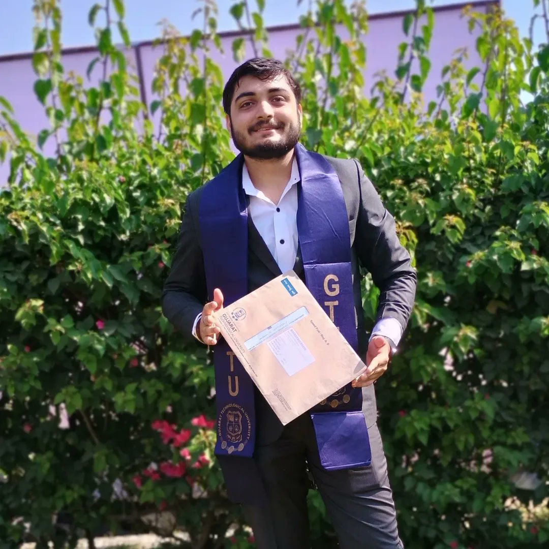 innovativedivy's tweet photo. 🎓 Officially graduated with First Class Distinction in Computer Engineering! 🚀 Thrilled to embark on new tech opportunities. 🖥️ Excited for the next chapter! 🌟 #GraduationDay #EngineerLife #NewBeginnings https://t.co/4m344oqciO