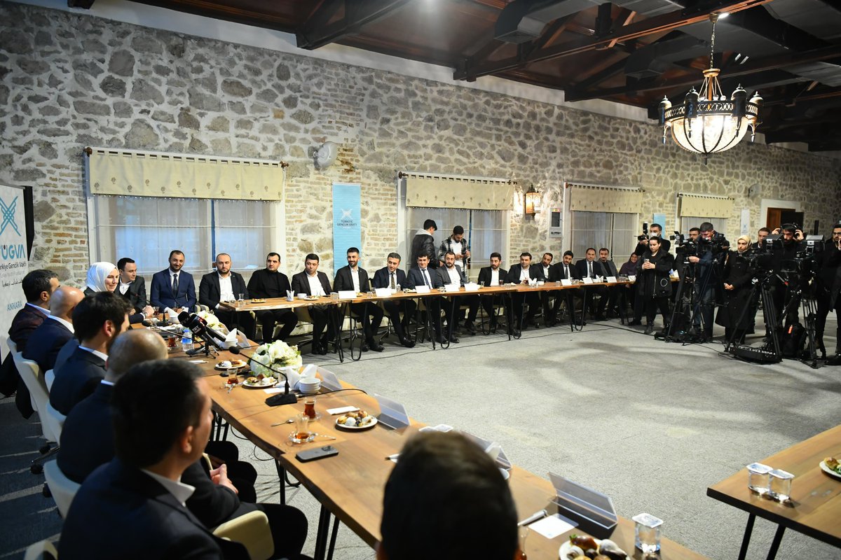 AkpartiAnkara's tweet photo. İl Başkanımız @hakanhanozcan, Milletvekillerimiz @zeynepyildiztr, @fethanbaykoc, Büyükşehir Belediye Başkan Adayımız @turgutaltinok06, Altındağ Belediye Başkanımız @asimbalci ve @akgenclikankara Başkanımız @efedemirhann Türkiye Gençlik Vakfı Ankara Teşkilat Buluşmasına katıldı. https://t.co/Rzf9GfQKFG