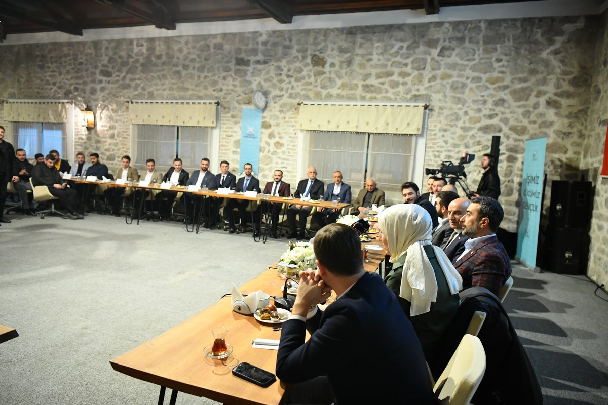 AkpartiAnkara's tweet photo. İl Başkanımız @hakanhanozcan, Milletvekillerimiz @zeynepyildiztr, @fethanbaykoc, Büyükşehir Belediye Başkan Adayımız @turgutaltinok06, Altındağ Belediye Başkanımız @asimbalci ve @akgenclikankara Başkanımız @efedemirhann Türkiye Gençlik Vakfı Ankara Teşkilat Buluşmasına katıldı. https://t.co/Rzf9GfQKFG