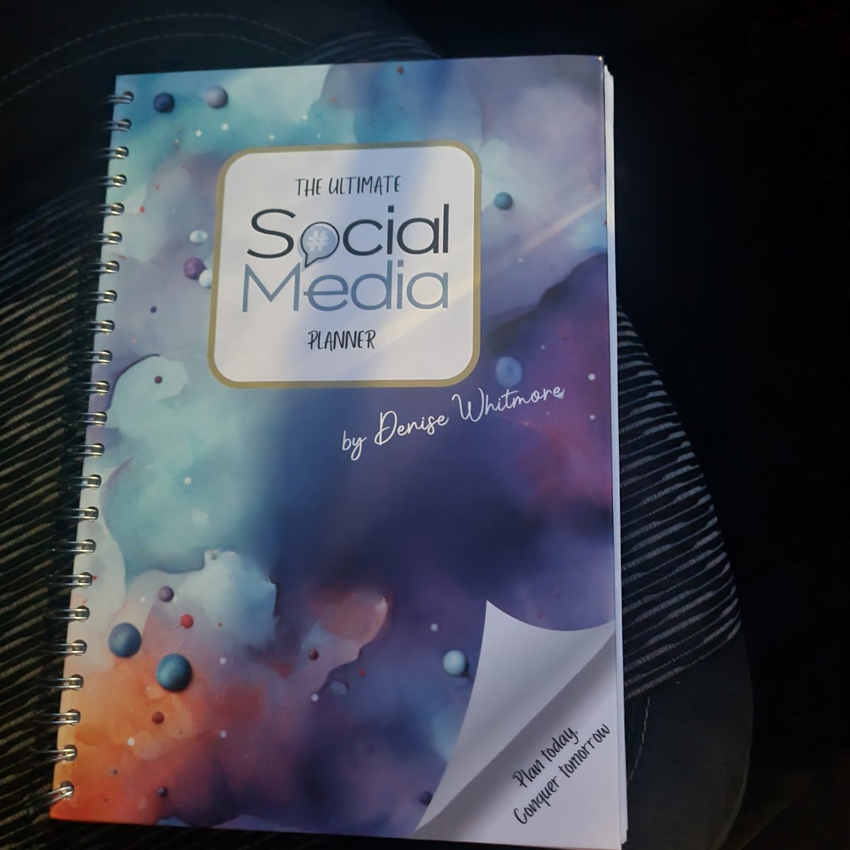 SocialMediaIre's tweet photo. If you're struggling with social media already in 2024 there's a really great guide by @SocialMediaDpt which was launched at the recent #Socialmediafest which will help you!  Great tips &amp; useful QR code downloads. 
You can order a copy here 
https://t.co/keVu9UAt2o https://t.co/3FooalTJBG