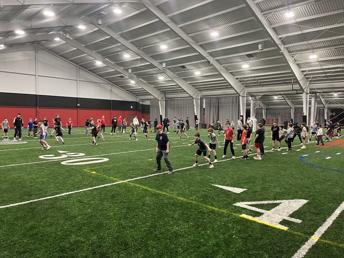 RedHawkFB's tweet photo. ‼️Staying warm and getting better‼️

Great start to the morning with our 6th &amp; 7th grade Speed and Agility camp at the SportsPlex! 

We have another session next Saturday! Sign up here: https://t.co/dIetayxSXB

#FAMILY | #HonorGloryFame https://t.co/sdN3yGMC7Q