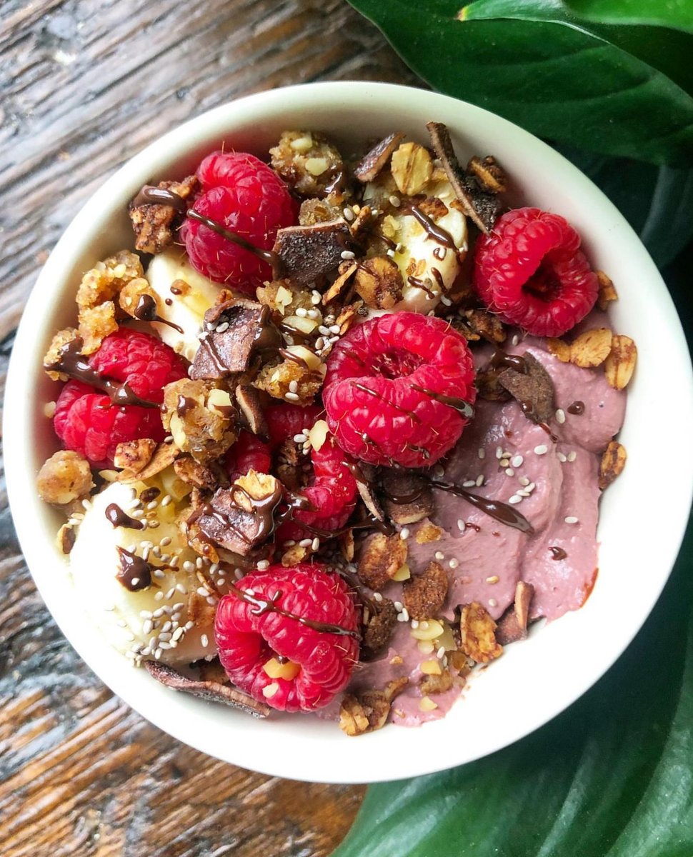 This Raspberry #ProteinPudding Bowl by Christie (📷: veggiechristie) can make your #veganbreakfast dreams a reality!

The #veganbowl starring Mori-Nu Silken Tofu features fruit, chia seeds, and a chocolate tahini drizzle.

COMMENT below a ❤️ and we’ll send you the recipe!⁠