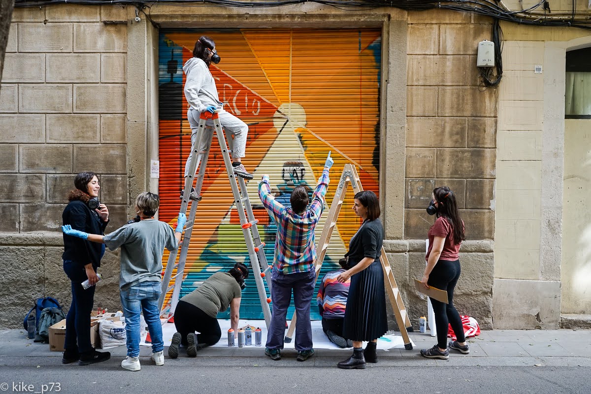 Bcn_Gracia's tweet photo. 📷Exposició 'Persianes amb ànima', un projecte, iniciativa de @GrupAtra que promou la inclusió social i laboral de dones en situació de vulnerabilitat social a través de l'art. 

📅Fins al 2/2
📍Seu del districte (pl. de la Vila, 2) 
🎟️Entrada gratuïta
👉https://t.co/HtquDvPvej https://t.co/Y1dRXGZp5X