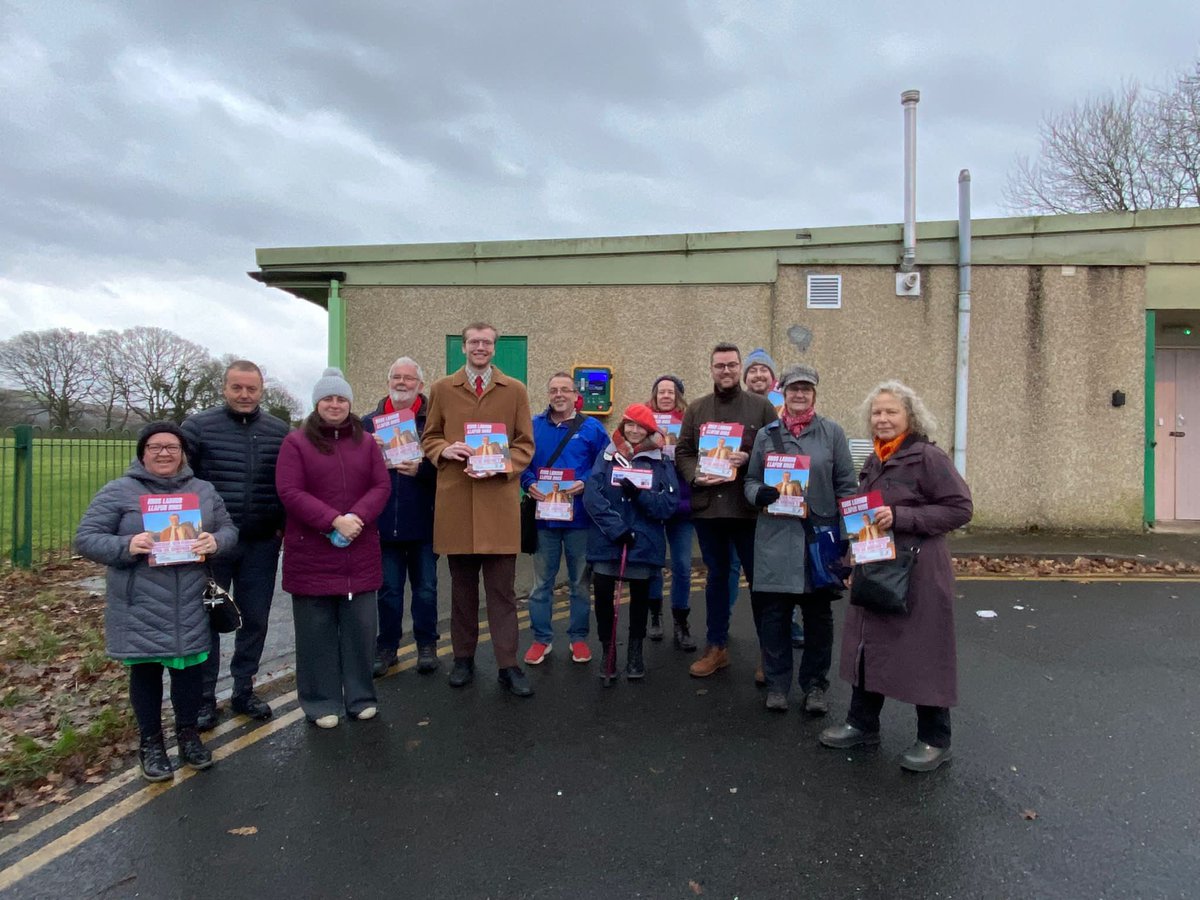 MatthewDorrance's tweet photo. Good to join Brecon, Radnor and Cwm Tawe Labour colleagues on the doorstep in Rhos Ward today to help excellent @WelshLabour candidate Noel Davies. #LabourLocal #LabourDoorstep https://t.co/TqA6MUH3s3
