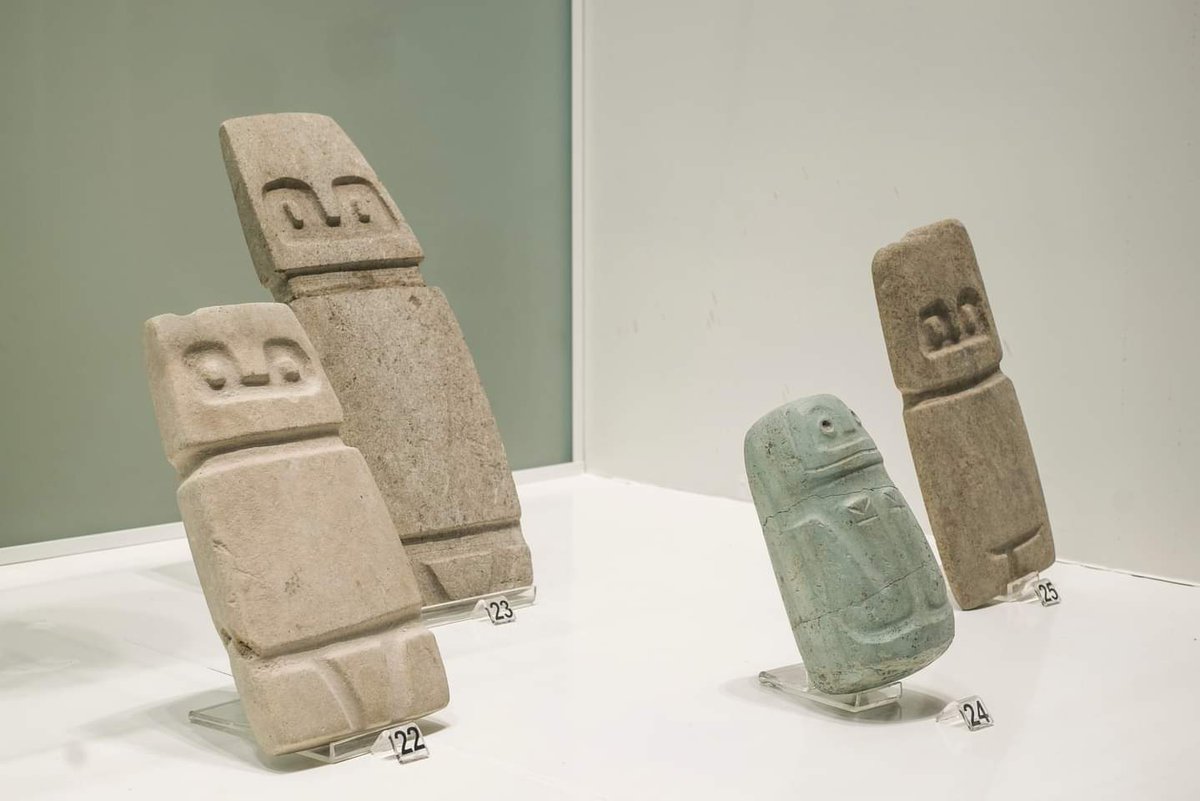 MaacEc's tweet photo. Según los arqueólogos, estas placas representan aves, específicamente a búhos. ¿Los alcanzas a ver? 

Ven este fin de semana al MAAC y visita nuestra exposición permanente Los 10.000 años del Antiguo Ecuador que contiene más de mil piezas arqueológicas. https://t.co/8lRoEe31Ao