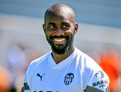 pacopolit's tweet photo. ⚽️ Se marcha Nico Williams de Mestalla tras sufrir uno de los marcajes más impecables de su carrera a pies de Don Dimitri Foulquier do Nascimento aka "El Cafú de Sarcelles". https://t.co/80rrNmqJNc