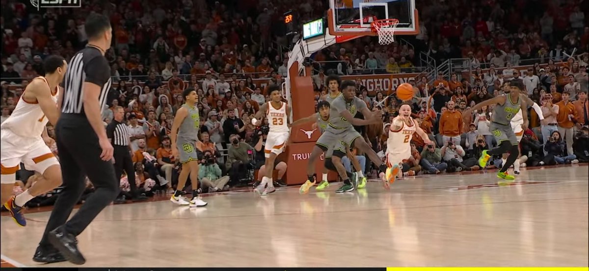 BreakpointBettt's tweet photo. Play of the game from the #texas longhorns. #baylor https://t.co/Nlt3p8Snz0