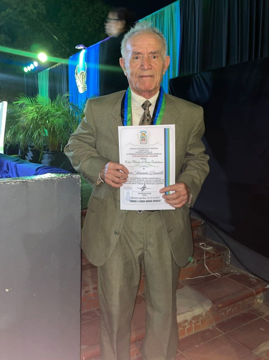 FranciscoKikoCh's tweet photo. Javier Armando Davalillo, deportista de reconocida trayectoria que con su ejemplo de dedicación, constancia y tenacidad ha contribuido al desarrollo Socio Cultural del Municipio Lagunillas. Le fue conferida la "Orden Mérito al Buen Ciudadano" en el 87 Aniversario de Ciudad Ojeda. https://t.co/PUHKmHS3sU