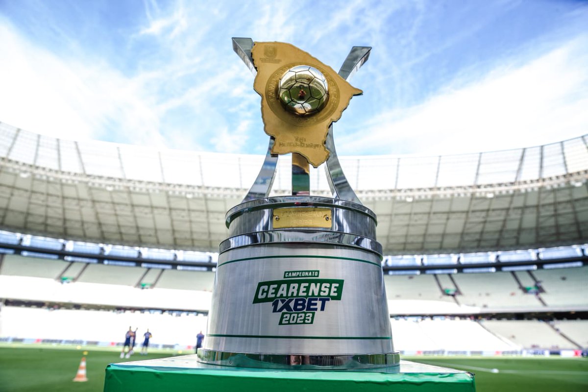 juss422's tweet photo. Olha que FOTÃO do objeto de desejo dos dez times cearense! Quem você acha que vai erguer a taça no fim dessa disputa? 
📷@thiagogadelh /SVM https://t.co/FAzdjMYQqK