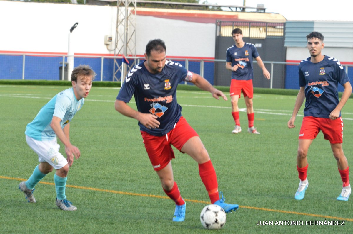 UD_TELDE's tweet photo. ✅¡VICTORIA! 

 #UDTelde 1️⃣-0️⃣ #Cotillo

💥 ¡La primera del 2024! Se luchó hasta el final bajo la lluvia y el premio llegó para sumar tres puntos importantísimos. ¡Esto no para!🚀💙❤️

📸 @JuanAntonioHRM 

🔜 Mucha suerte para la temporada, @CDElCotillo https://t.co/HK9UQtGK1O