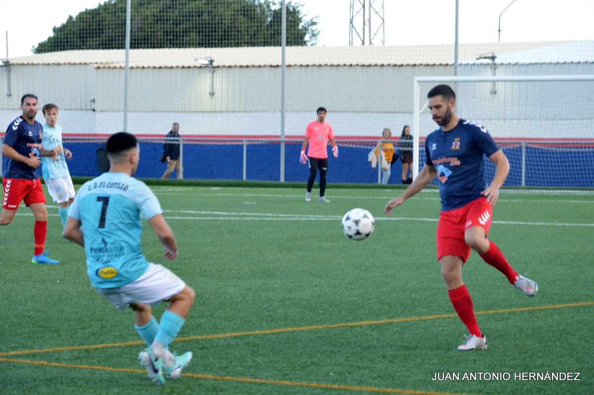 UD_TELDE's tweet photo. ✅¡VICTORIA! 

 #UDTelde 1️⃣-0️⃣ #Cotillo

💥 ¡La primera del 2024! Se luchó hasta el final bajo la lluvia y el premio llegó para sumar tres puntos importantísimos. ¡Esto no para!🚀💙❤️

📸 @JuanAntonioHRM 

🔜 Mucha suerte para la temporada, @CDElCotillo https://t.co/HK9UQtGK1O