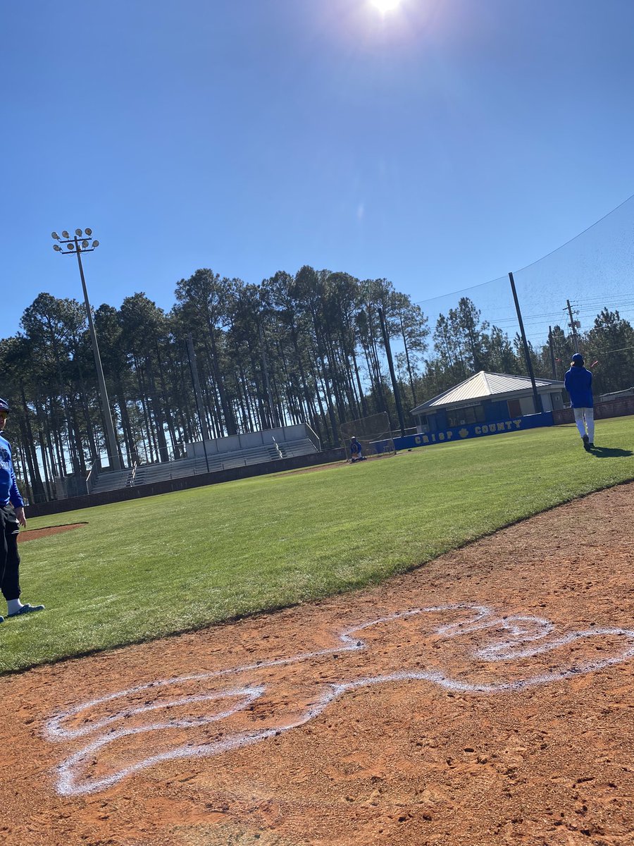toby_stripling's tweet photo. Tragedy at intersquad 2. Sniper in the pineeessssss! @coachkkirk7 @RogerRoney2 @LandonLed @StewartTyler33 https://t.co/zO2GRlcP28