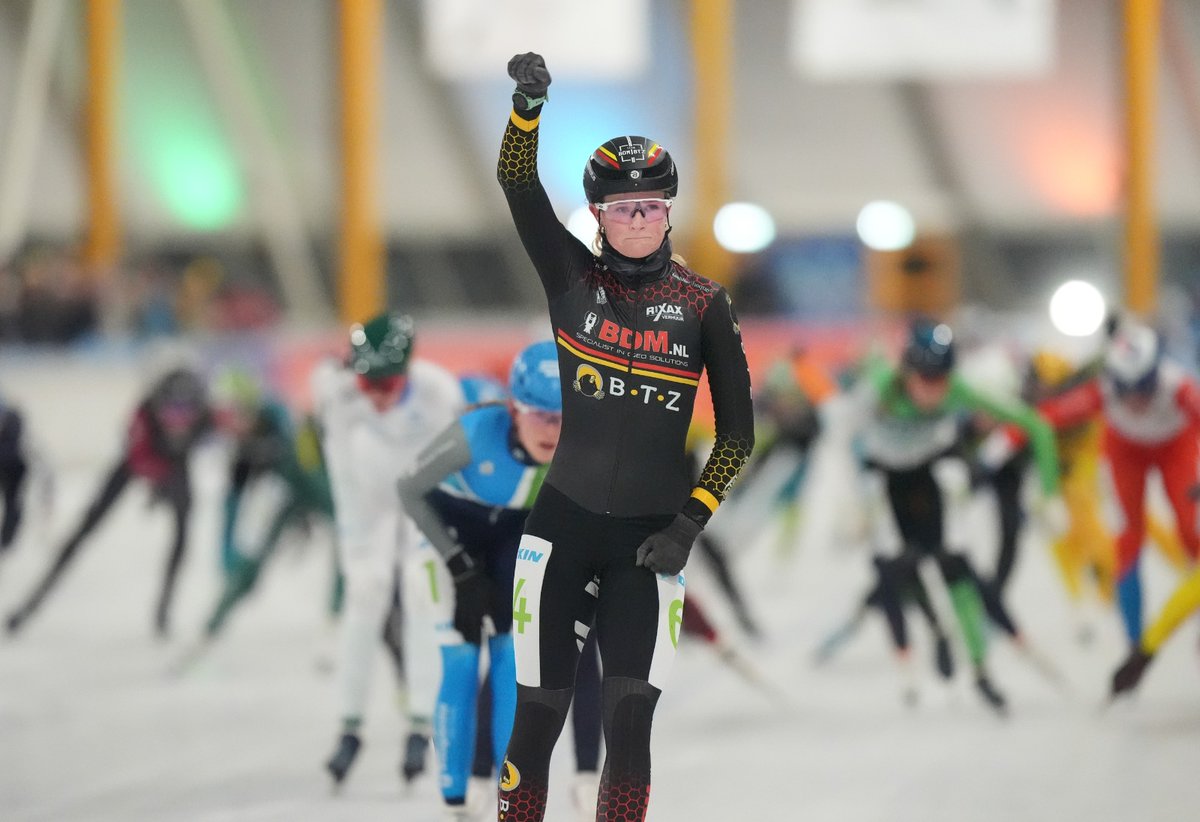 TeamPuurICT_BTZ's tweet photo. Marathon Cup 12 te Eindhoven
1e Esther 🥇
7e Elsemieke 🧡
32e Ineke
40e Merel
📸Timsimaging
#teambdmbtz #BrandsmaDigitaalMeten #BTZ #RixaxVerhuur #Intersell https://t.co/TRNK8fbHjL