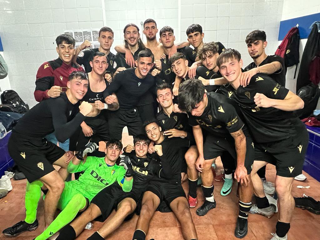 #JuvenilA 💛💙

👏🏻 ¡Este 𝗘𝗤𝗨𝗜𝗣𝗔𝗭𝗢 no puede dejar de ganar!

🫡🏠 𝐂𝐚𝐝𝐢𝐬𝐭𝐚𝐬, 𝐨𝐬 𝐞𝐬𝐩𝐞𝐫𝐚𝐦𝐨𝐬 𝐞𝐥 𝟐𝟒 𝐞𝐧 𝐧𝐮𝐞𝐬𝐭𝐫𝐚 𝐜𝐚𝐬𝐚.