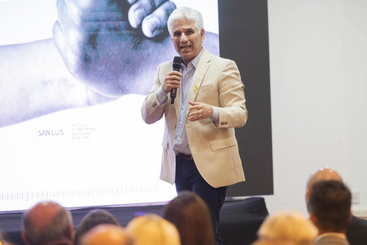 GobernadorSL's tweet photo. Este sábado presentamos el Programa de Fortalecimiento Institucional de las ONG's de la Provincia de San Luis. 

En muchas cosas tenemos que trabajar junto a las ONG's. El Estado tiene que apuntalarlas y convocarlas para que participen en las temáticas que les competen. https://t.co/h1L9dRD5Bg
