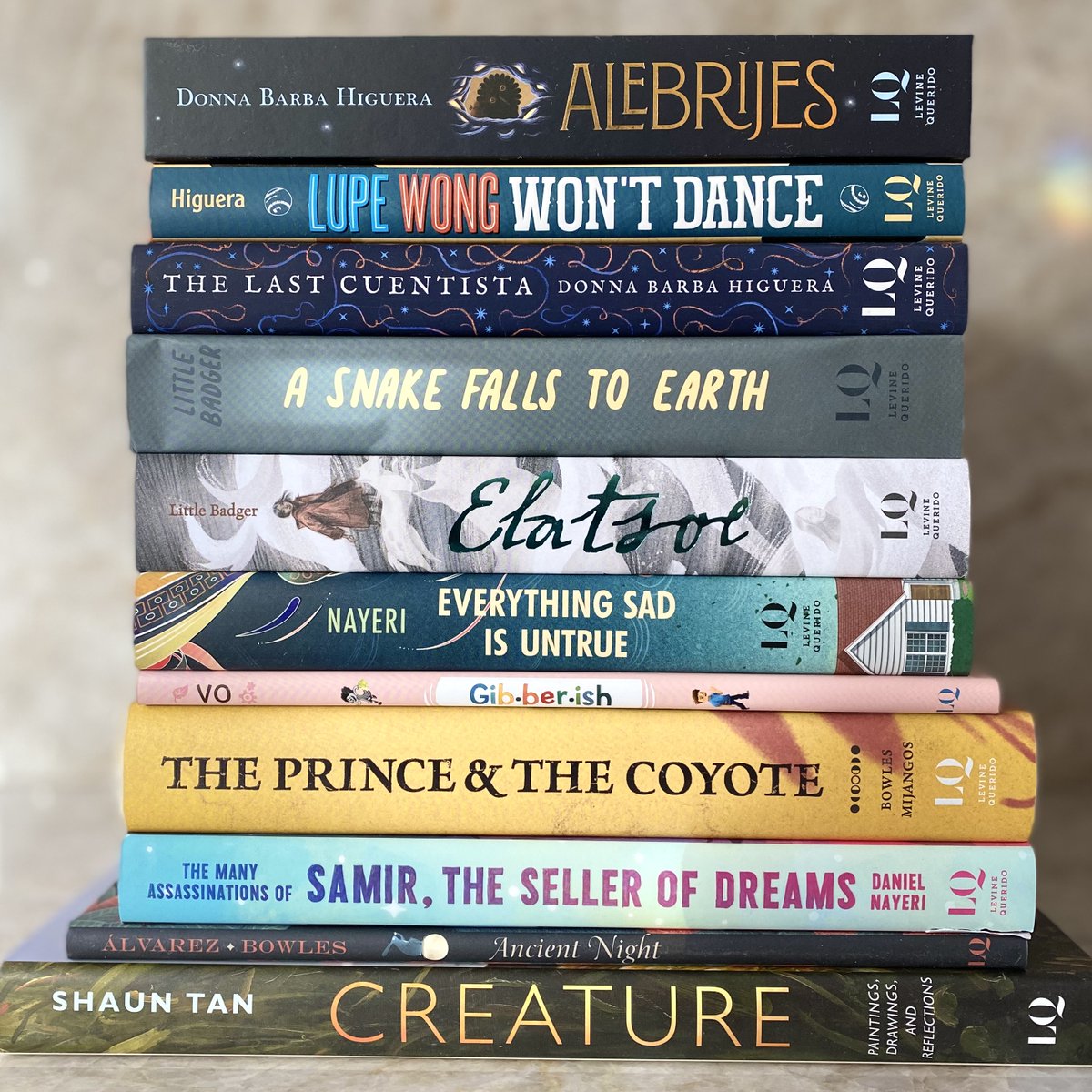 FedericoErebia's tweet photo. Last month, I gave all the books on my shelves to NYC public school students. Many thanks to Kerry at @LevineQuerido for helping me rebuild my collection with some of my favorites!

@DavidOBowles @dbhiguera @DanielNayeri #ShaunTan #DarcieLittleBadger #DavidAlvarez #YoungVo https://t.co/9zKNxmfn7s