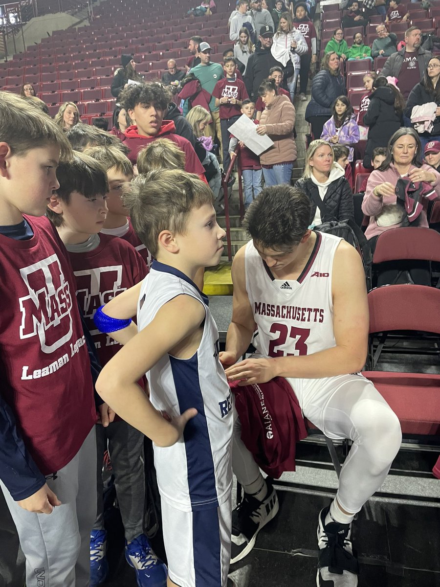 TheMassCo's tweet photo. #CohensCorner 💪❤️🏀 @Josh_Cohen35 @UMassMBB https://t.co/lWQXVMbbkh