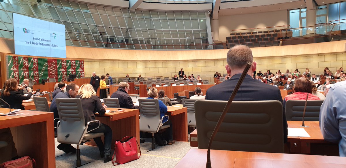 #SubnationaleDiplomatie - Tag der #Städtepartnerschaften von <a href="/AgDortmund/">Auslandsgesellschaft</a> im <a href="/Landtag_NRW/">Landtag NRW</a>! Inspiriert vom Begriff in Minister <a href="/n_liminski/">Nathanael Liminski</a> Eröffnungsrede, erlebte ich spannende Gespräche. Rund 300 engagierte Akteure trafen sich, um Erfahrungen auszutauschen. #NRW