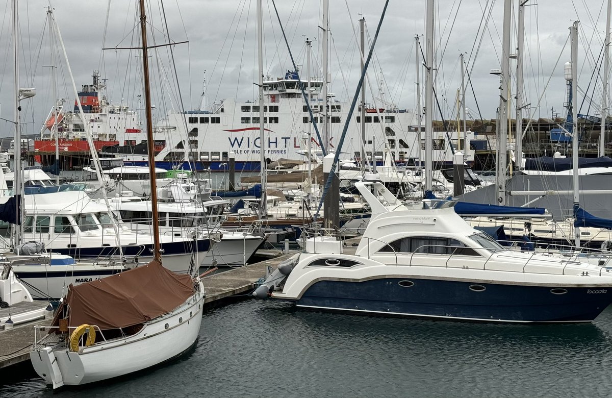 Greendckops's tweet photo. @wightlinkferry Had to double take, thought I was in Pompey for a moment @FalmouthTownUK https://t.co/zHAQ7zJCw7