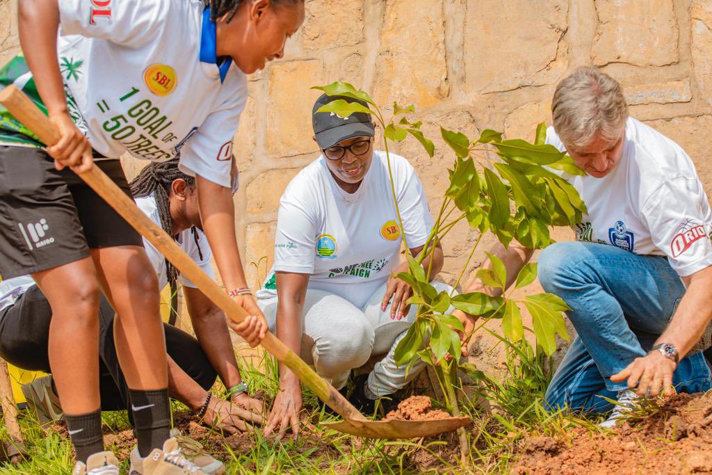 orionbbc's tweet photo. Kigali Youth and the Famous Artist Bushali and Okkama attended the special youth Umuganda and one shot one tree campaign aiming to plant as many trees as possible.
#KigaliYouthFestival #OneShotOneTree #theoriondream https://t.co/xPr1gA68ET