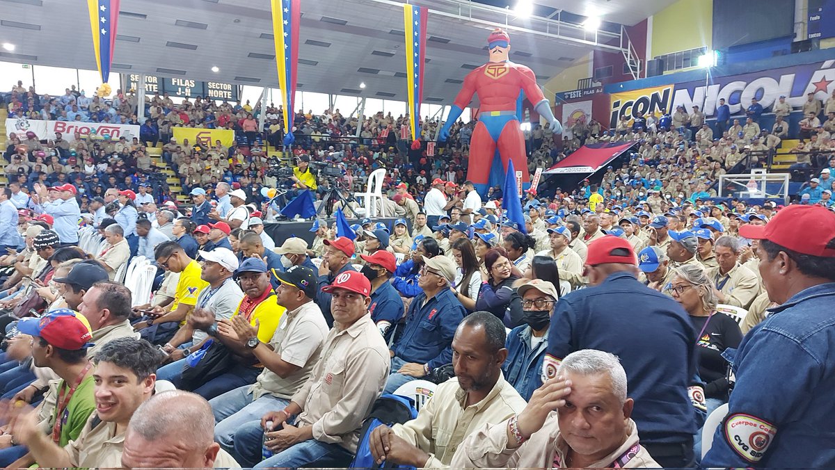 📸En fotos| En respaldo a nuestro Presidente Nicolás Maduro, la clase Obrera de Guayana dijo presente en el encuentro que definió las líneas estratégicas de Impulso del nuevo modelo económico y productivo.