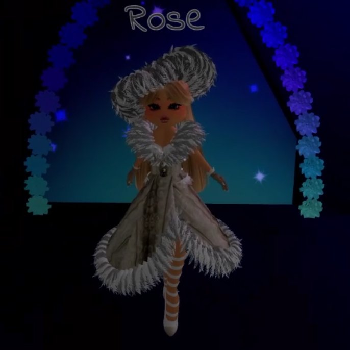 Roses4ever2344's tweet photo. #royalehighpageant #sunsetisland #royalehigh #royalehighcampus3 #Everfriend #royalehigheverfriend
Theme: Silver Slay
My Outfit:                                VS:              Who Won: https://t.co/QIjfYil4Qx