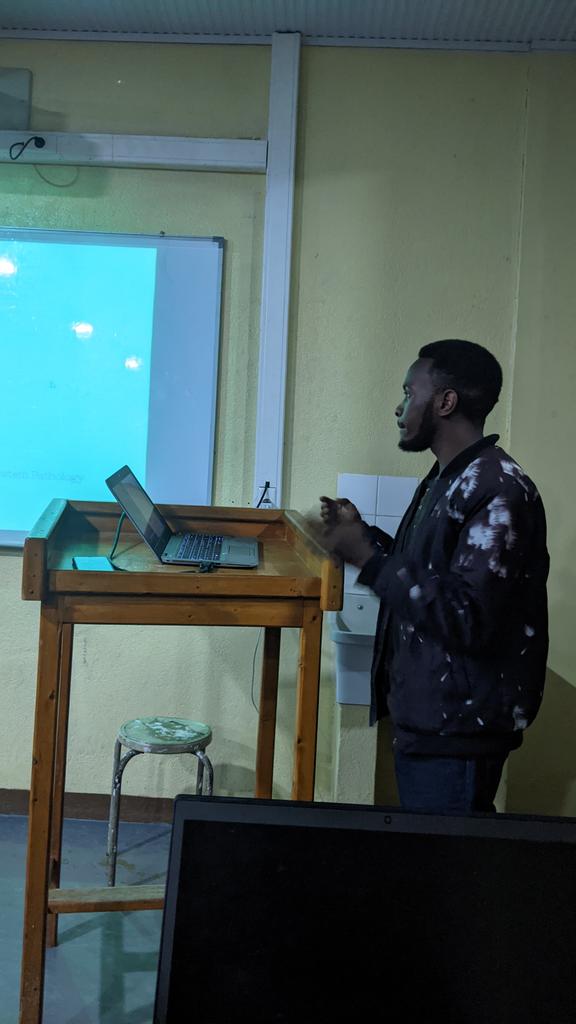 Scome_rwanda's tweet photo. Today Level 2 Medical students conducted #PLP and shared knowlege on CVS and genital pathology, #PeerLearningProgram is a healthy learning environment, where medical student exchange skills and connect.
Thanks to #PLP Coordinators and the attendees. #PATHOLOGY #MedicalEducation https://t.co/BndpZSzacu