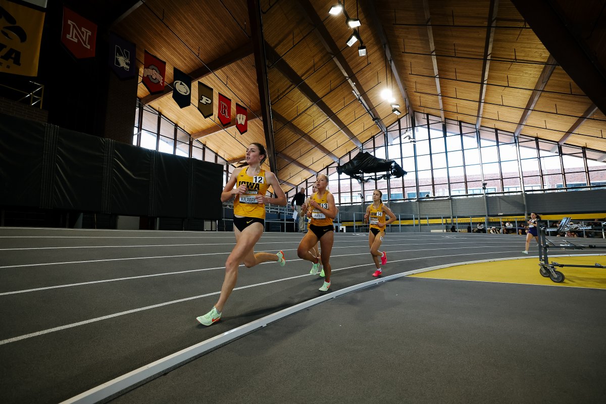𝗪𝗼𝗺𝗲𝗻'𝘀 𝗠𝗶𝗹𝗲 ☑️

7. Ellie Rathe - 5:12.80, PR
8. Cameron Kalaway - 5:13.68
10. Miriam Sandeen - 5:15.97
11. Rowan Boulter - 5:20.65

#Hawkeyes