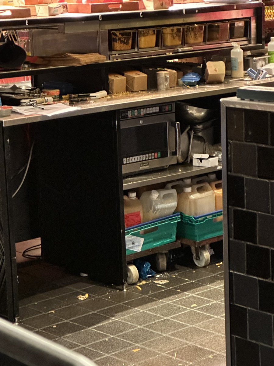 This is <a href="/NandosUK/">Nando's</a> Park Royal London 🤢