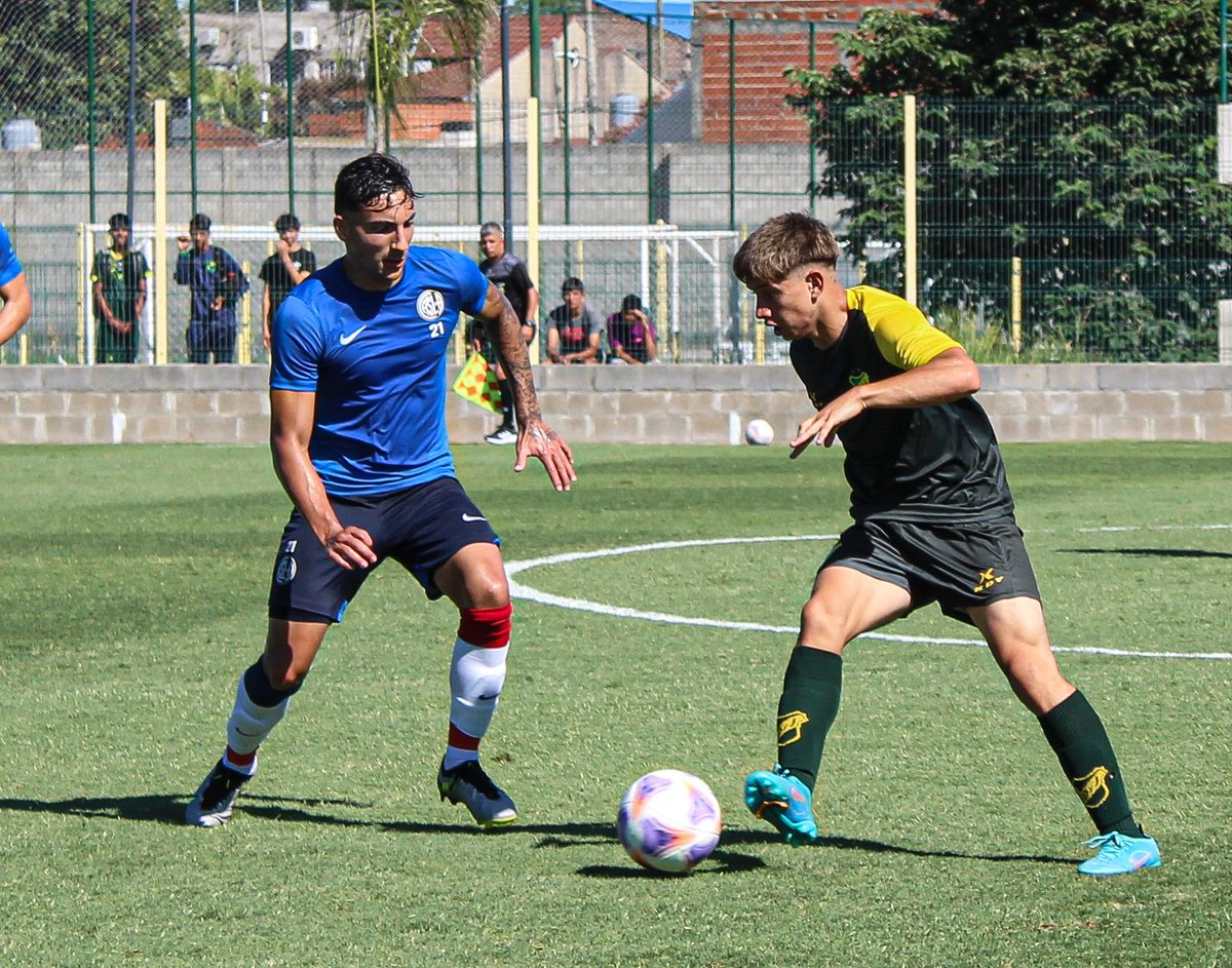 ClubDefensayJus's tweet photo. #ReservaDefensa

Nuestra reserva de enfrentó está mañana en el predio Campeones del Mundo a su par San Lorenzo. El encuentro fue 0 a 0. https://t.co/qHBgVU8Mdv