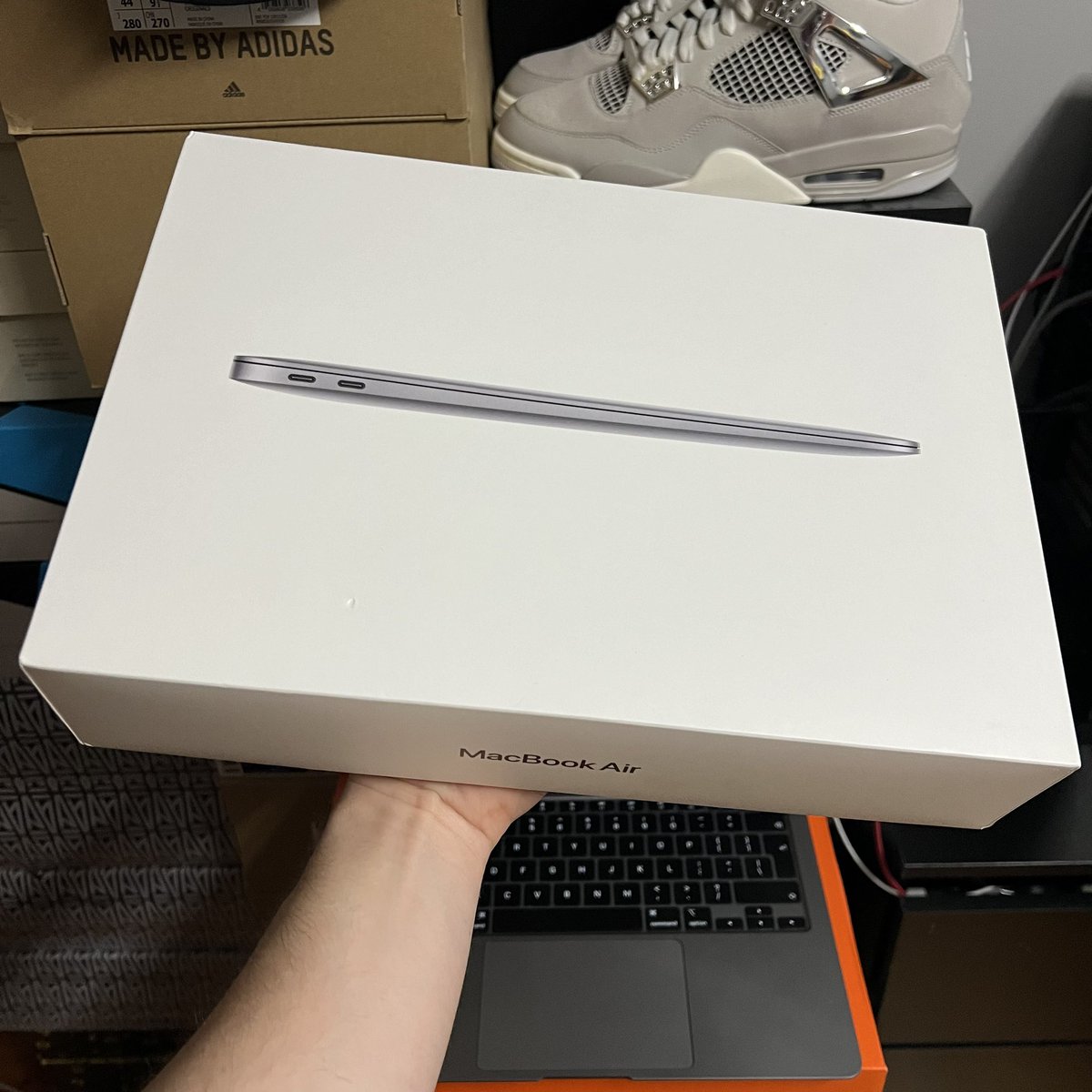 nikodemw9's tweet photo. Przyznam się bez bicia co zakupiłem 😅 #macbook #m1 https://t.co/869mG30VcH