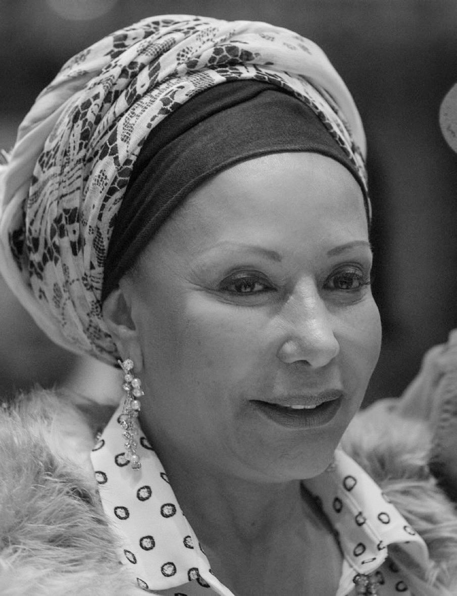 La partida de la Senadora Piedad Córdoba es una triste y lamentable noticia. La conocía hace 30 años. Gran liberal de convicción y acción y una luchadora por la Paz . De lejos, una de las líderes más influyentes de las causas sociales del país, especialmente las Afrocolombianas.