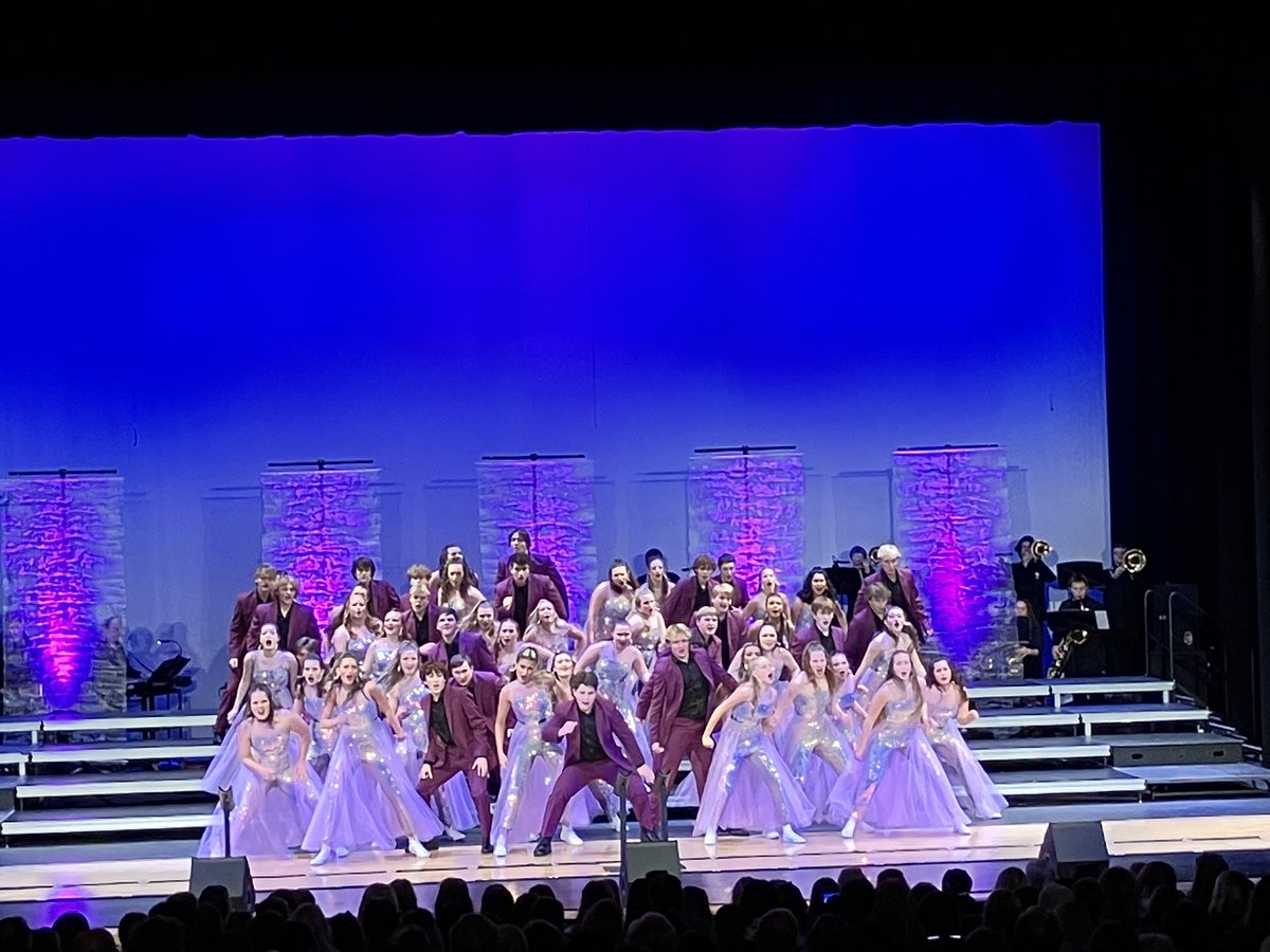 jillr2's tweet photo. Norris Gold's performance underway here in Johnston, Iowa! https://t.co/kCWZuWC7Uk