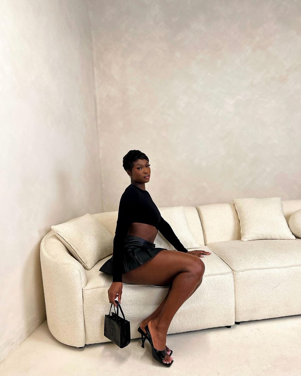 ModupeShokunbi's tweet image. It’s only right that after this post   @OfficialPLT makes me one of their models😏🥹😩