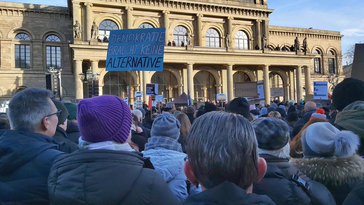 SITS_Hannover's tweet photo. 35000! Ich bin stolz auf Hannover ❤.
#Hannover #H2001 https://t.co/yWpzXRqcii