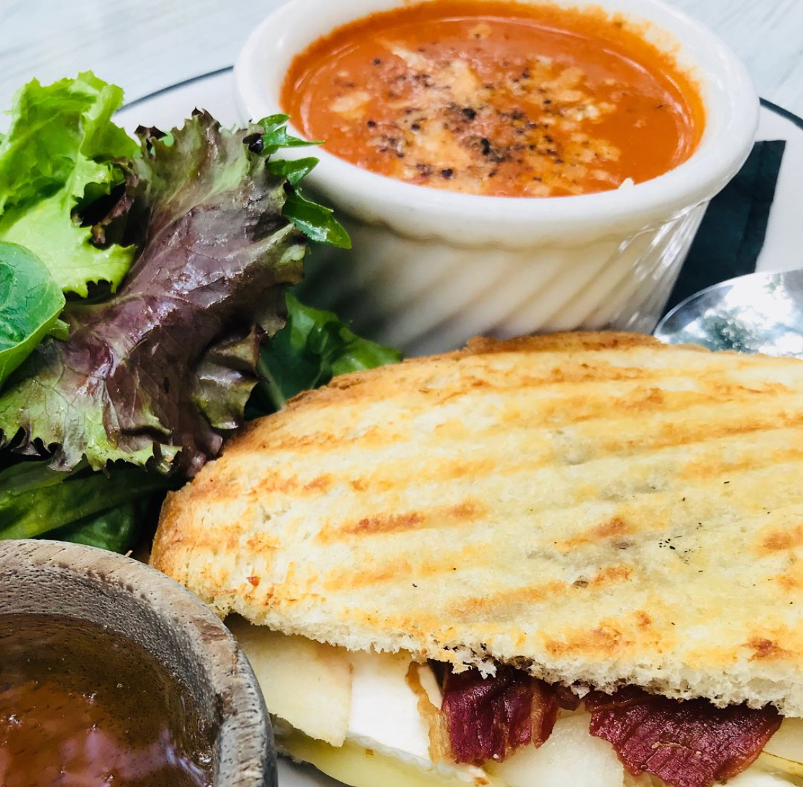 Restaurant Week is Great for Dates!   Book at table at a participating woman-led location.

locations featured:
@bastilleva
@charleyprimefoods
@cheesetique

<a href="/bumble/">Bumble</a> #Bumble #Bumblepartner