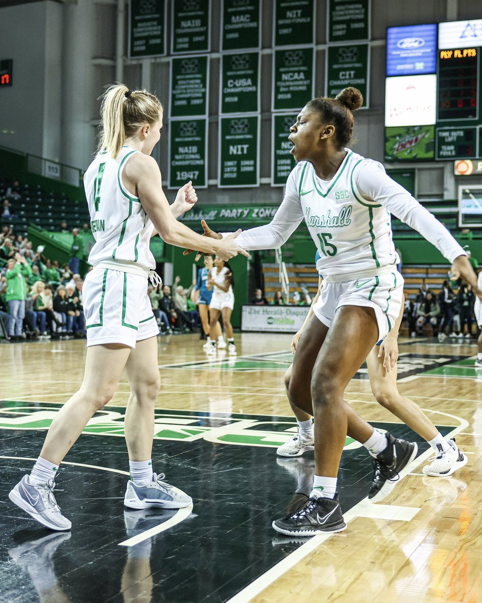 HerdWBB's tweet photo. Still 🆙🫡

3Q 4:55| Herd 59, Chants 42 https://t.co/rCwoUQ4mtD