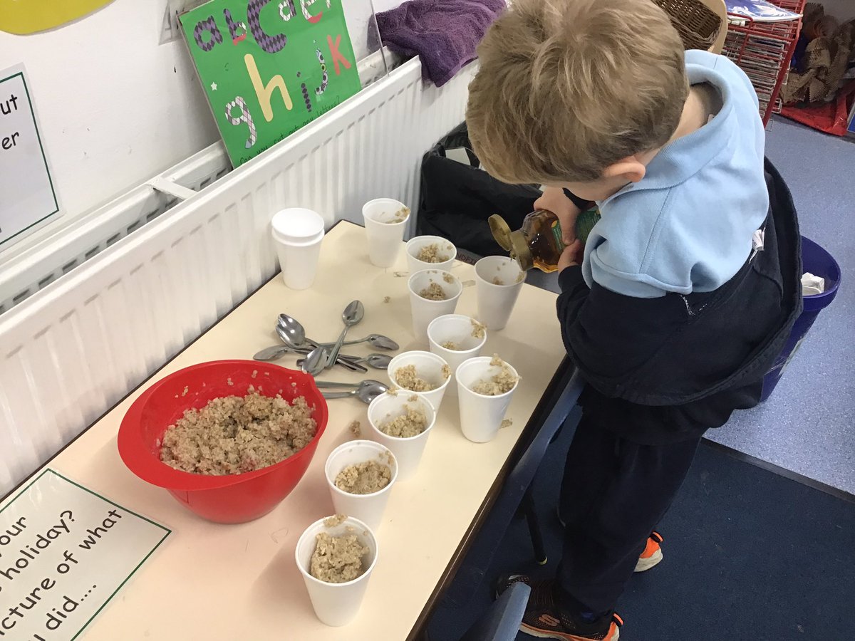 edjeffersclass's tweet photo. Role play, chair making and porridge. https://t.co/nPUqHjzNsE