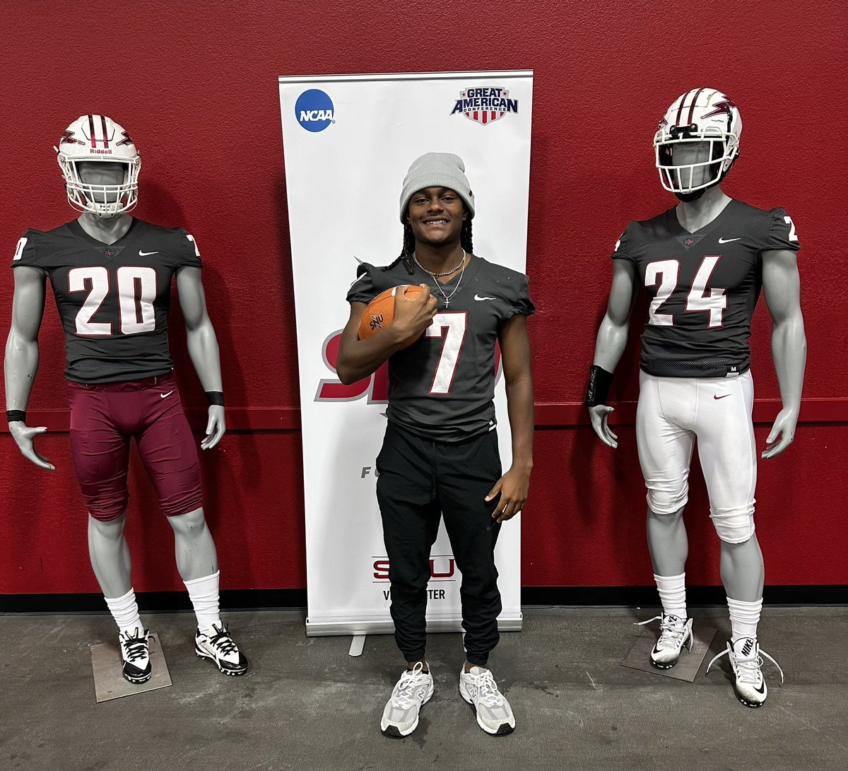 After a great visit and conversation with <a href="/CoachHowell14/">Jared Howell</a> I am blessed to receive an offer from <a href="/SNUFootball/">SNU Football</a> <a href="/coach_hallmark/">Shane Hallmark</a> <a href="/CoachMicahDavis/">Micah Davis</a> @StephonRhea <a href="/Bach_30/">Clint Feuerbach</a>