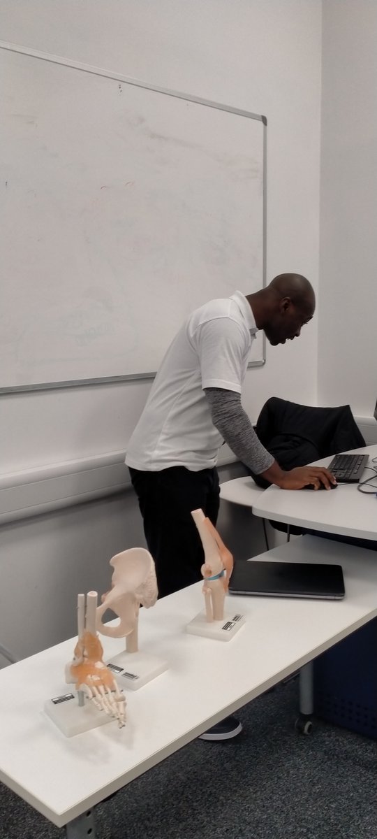 Dunkan883's tweet photo. Co-leading a full-day teaching session with @DominicOjebor on the Pathophysiology of the MSK system to the 2nd year BSc Paramedic science students of @unilincoln, as a form of interprofessional teaching and one of my Academic placement objectives @UoL_Physio https://t.co/BVyZizbkll