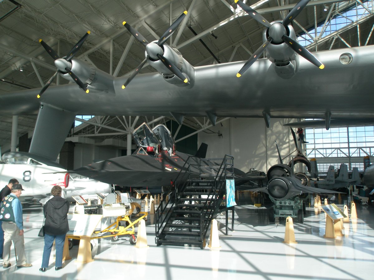 5str_'s tweet photo. One wing of the Spruce Goose and a stealth bomber below at the Evergreen Aviation Museum in Monmouth Oregon. 
Howard Hughes’ famous plane the H-4 Hercules
#airplanes #history #homeschool #fieldtrip @EvergreenMuseum https://t.co/pxlAVpOkY3