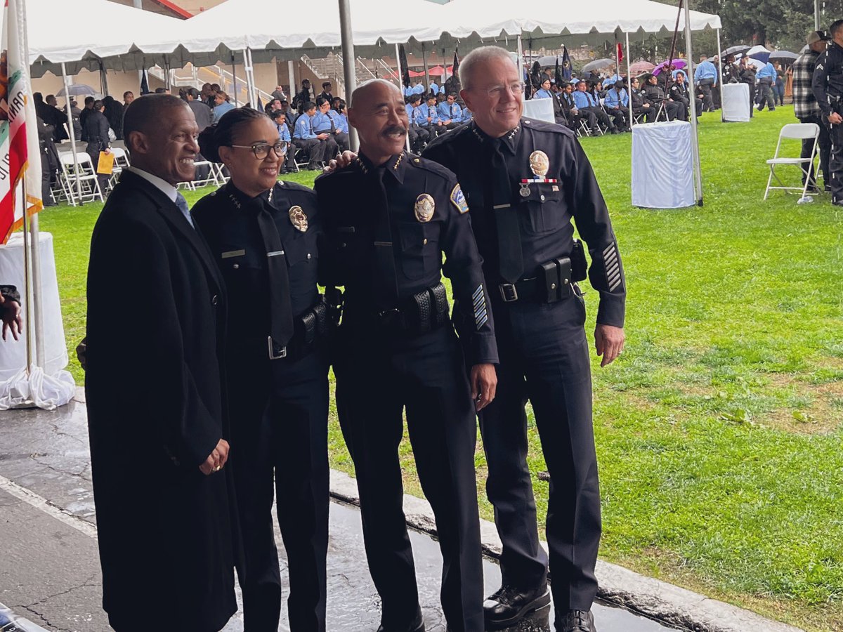 Today’s LAPD Cadet Graduation was a clear sign that America has vibrant strong young leaders in the batters box. Congrats to @LAPD_Southwest Cadets and their classmates. Many of today’s leaders were on hand to congratulate and encourage a life of service.