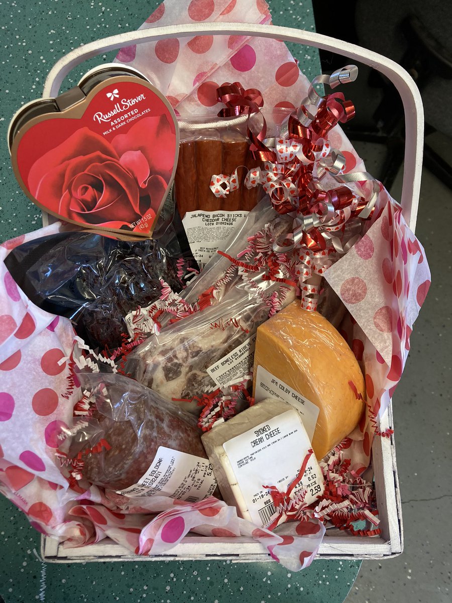 RedbanksCustom's tweet photo. Valentines Baskets!
Option one: 1 pack of snack sticks, 1 pack of beef trail sticks, 1 chunk of bologna, 1 chunk of cheese, 1 chunk of smoked cream cheese. Option two comes with 2 ribeyes. Taking orders from now till Valentine’s Day. Pickup from February 8th to the 14th https://t.co/gzr96rFilA