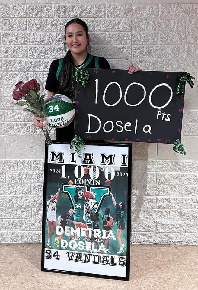AZSPORTSNETWORK's tweet photo. AZSportsnetwork would like to congratulate Miamis Demetria Dosela who joined the 1,000 point club. 

The junior forward is putting up great all-around numbers averaging 14.2 points, 5.3 assists, 8.3 rebounds and 3.7 steals!