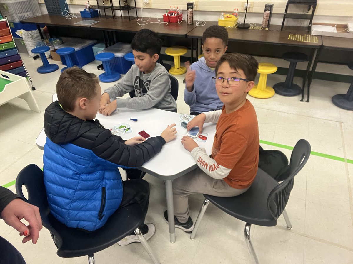 Spacewalks, Dash launchers, and some ghost blitz @PaxPatLearning for truth tables make a great week in STEM 🤖 I love to see their team work each and every day! @NISDSTEMLabs @NISDMcAndrew