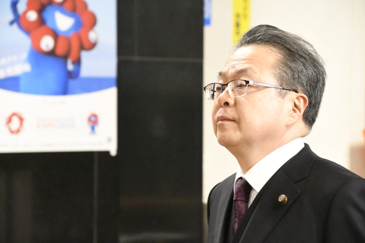 tanakaryusaku's tweet photo. 「秘書がやった」の世耕さん。

「日本の舵取りをやりたい」なんて言ってたけど、ホントに日本が危うくなったら、国家や国民を守ってくれないよ。

部下に責任を押し付けて逃げるような幹部は、自分のことしか考えていないからね。

https://t.co/hCu56iY2GH

＝19日、自民党本部　撮影：田中龍作＝ https://t.co/0CZgNaKtkU